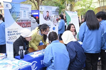 Sôi động tại “Ngày hội hướng nghiệp năm 2025”