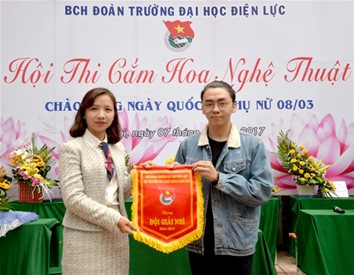 Hội thi cắm hoa nghệ thuật chào mừng ngày Quốc tế Phụ nữ 08/3